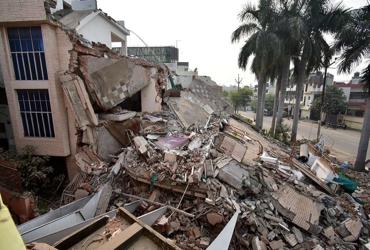 Bahubali MLA Vijay Mishra had one permission, the second floor of the bungalow was built against the rules