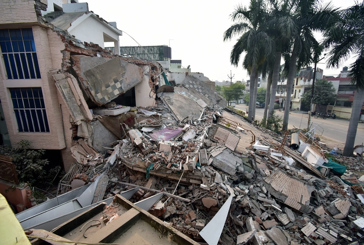 Bahubali MLA Vijay Mishra had one permission, the second floor of the bungalow was built against the rules