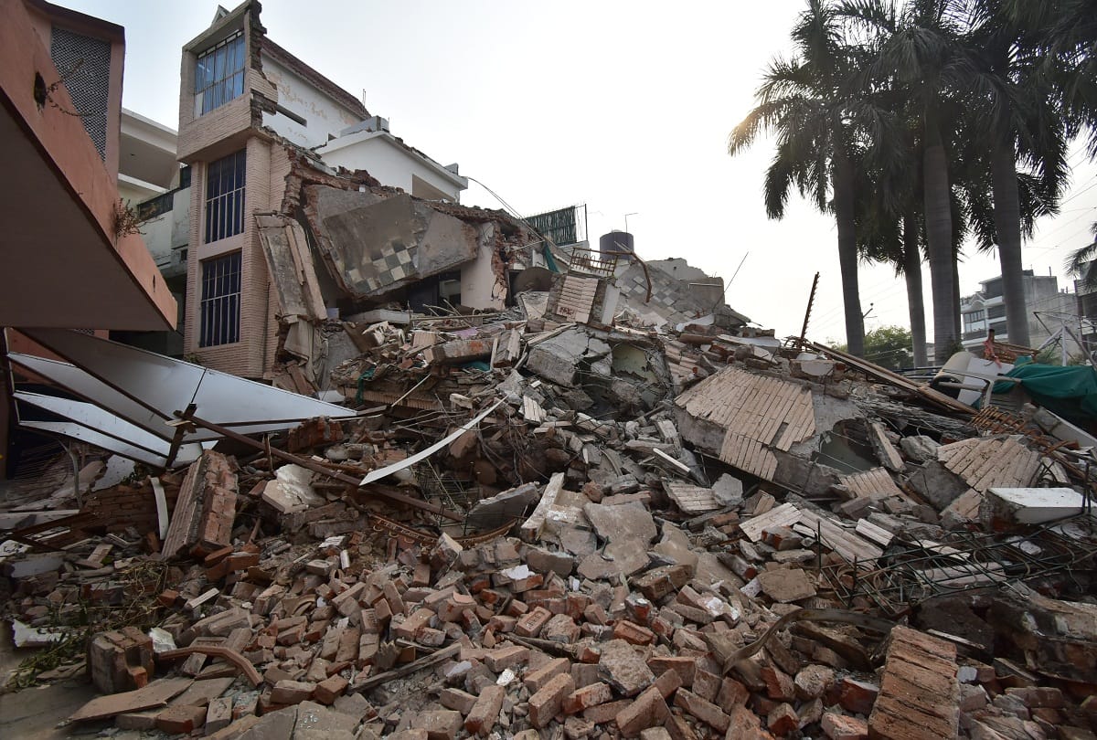Bahubali MLA Vijay Mishra had one permission, the second floor of the bungalow was built against the rules