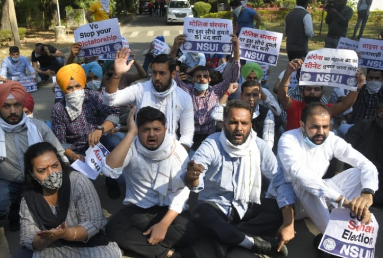 NSUI and Youth Congress protests in Panjab university