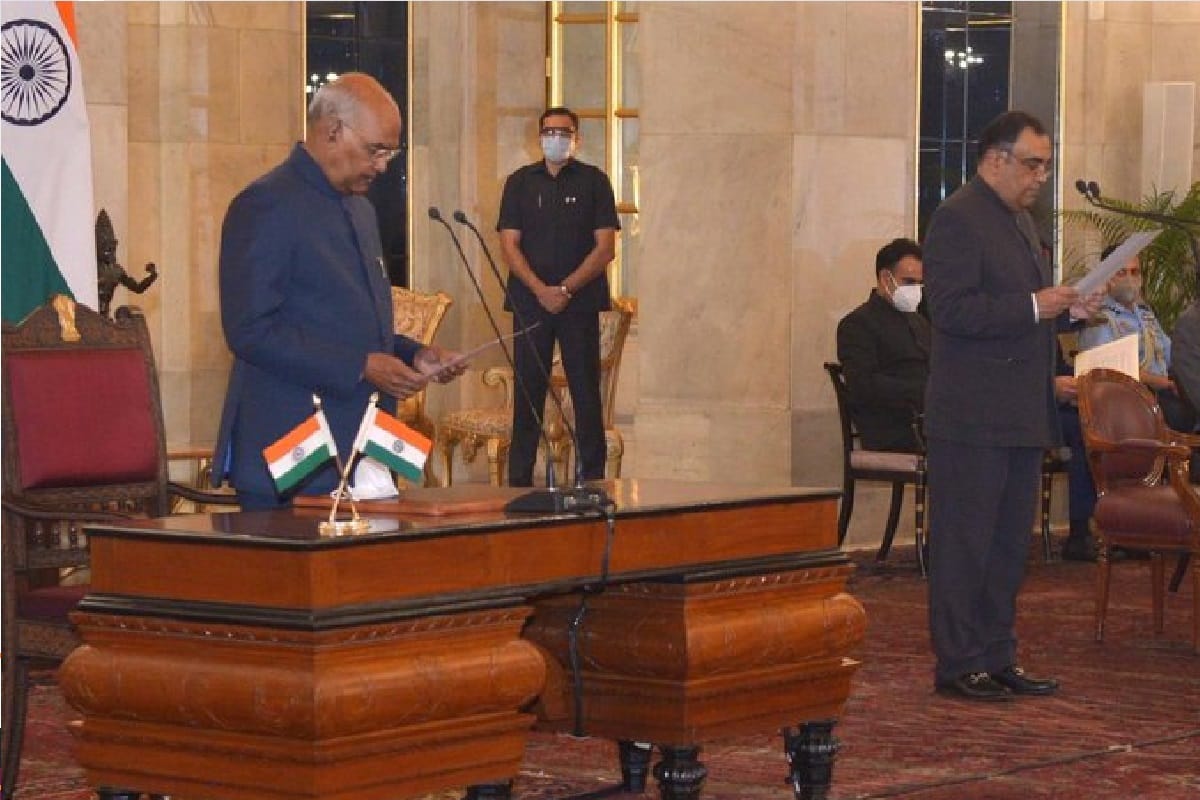 Yk Sinha took oath as CIC