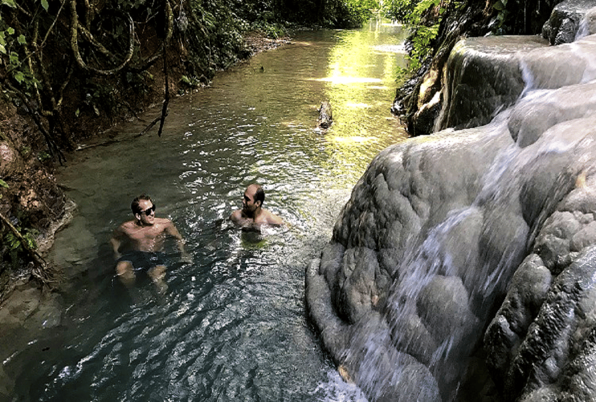 thailands private pool villas fail to attract tourists