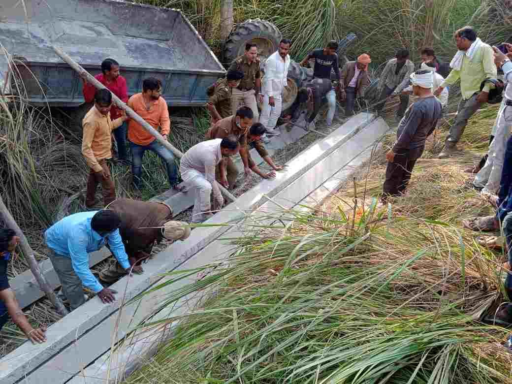 Tractor laden with pillars overturned, worker dead