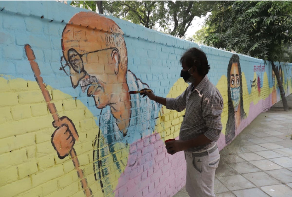 The ugly walls of Lutyens zone are being cleaned