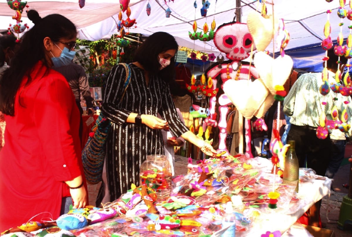Unique confluence of art and culture at Dilli Haat