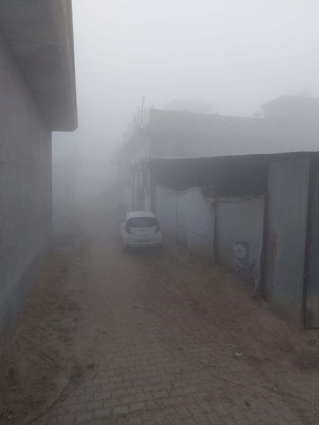Fog knocked, no arrangement to avoid cold