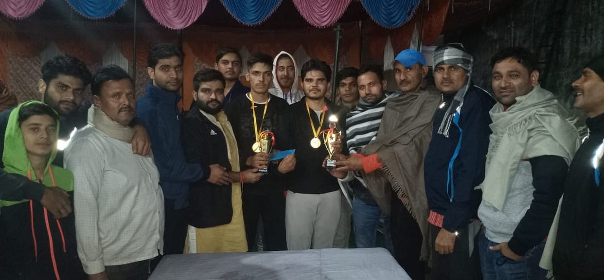 Mundbhar won badminton tournament