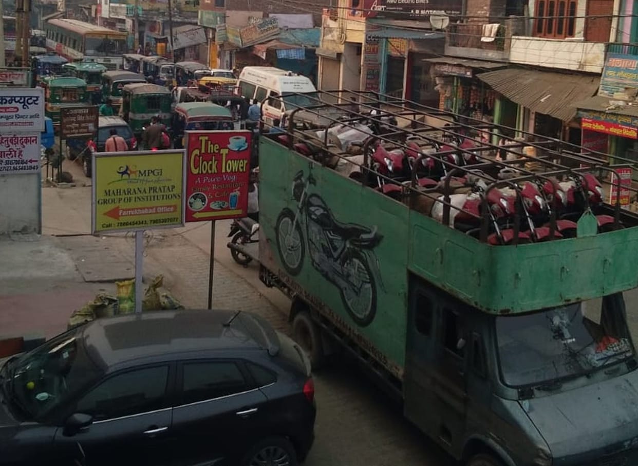 two cars collide, road jammed for half an hour