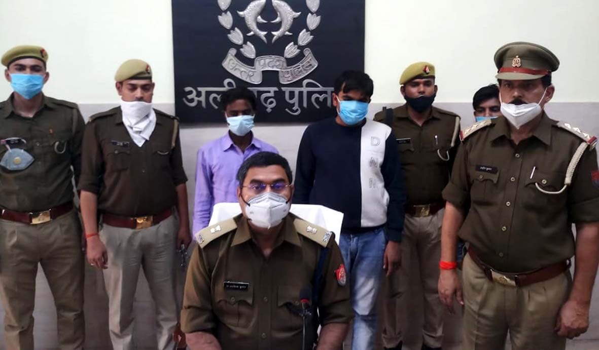 Three arrest in lootkand