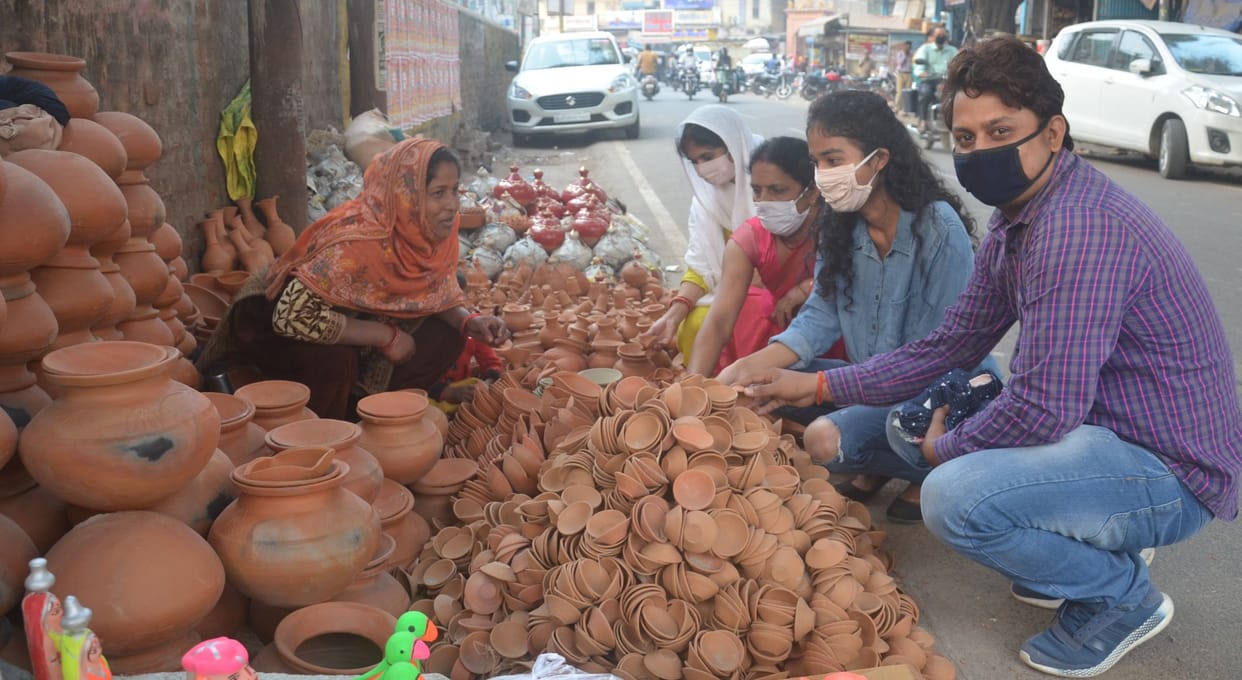 The light of clay lamps will remove darkness on Diwali
