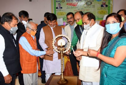 Honored winners of 'Go Green-Grow Green' competition in organized under joint auspices of Rotary Club and Amar Ujala