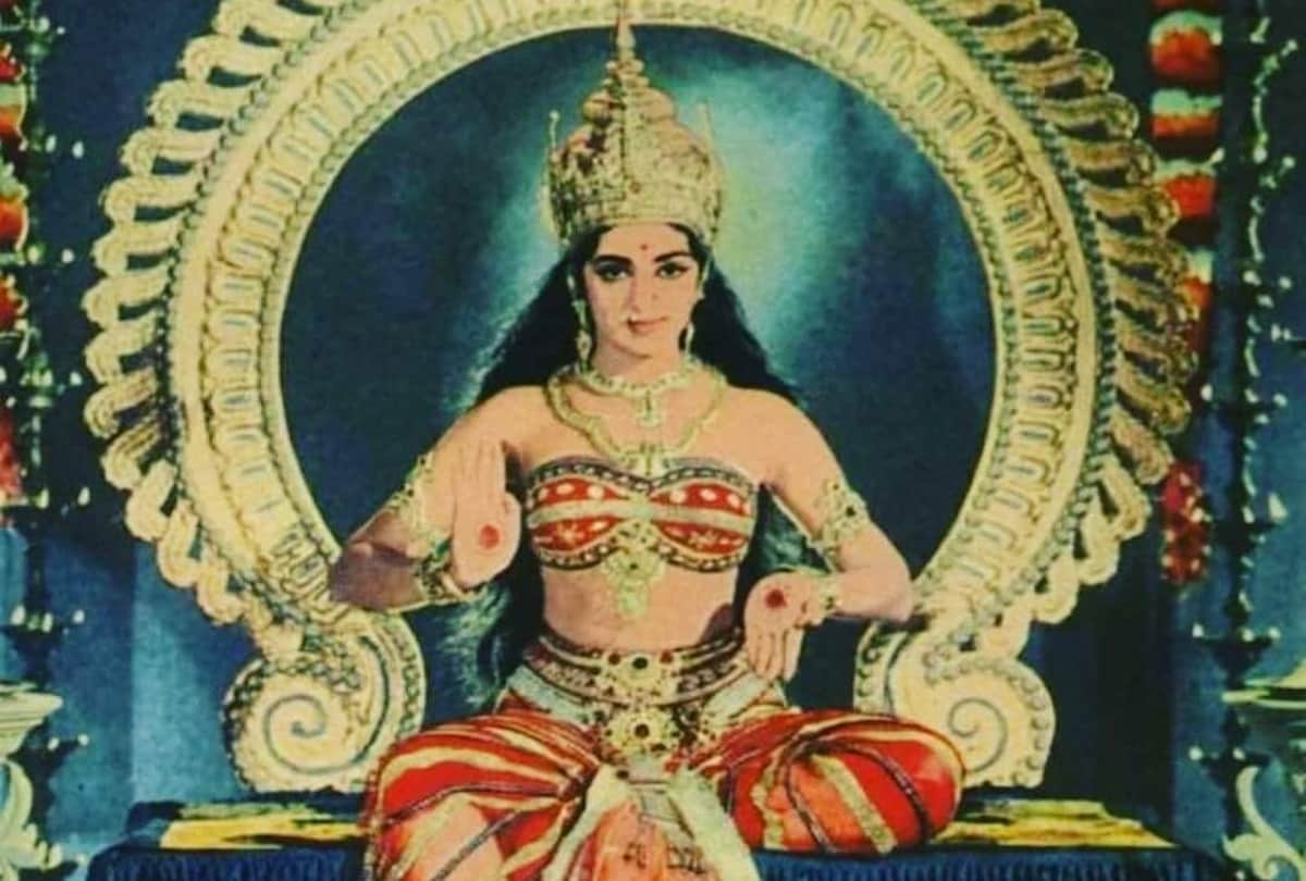 Hema Malini got the role of Durga Mata in the TV show, was identified as Goddess at home