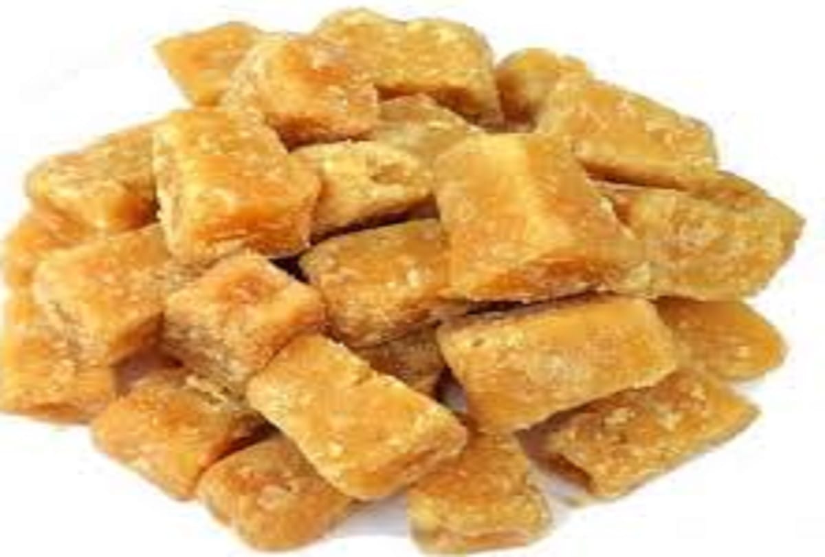 Learn how to identify genuine and fake jaggery