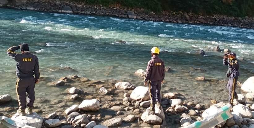 Two passengers missing in vehicle accident were not found