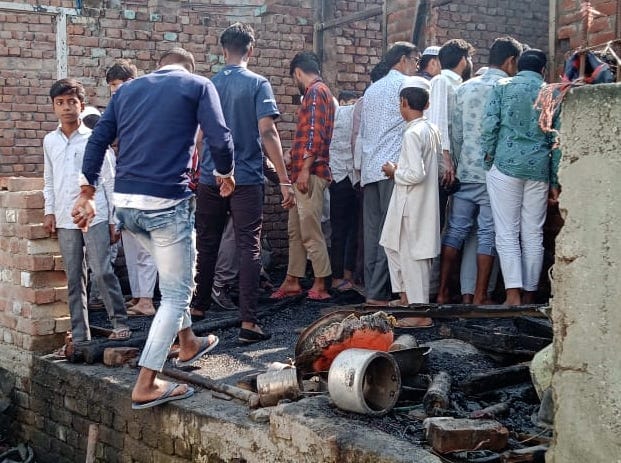 Cylinder torn with explosion in Mohalla Kotla
