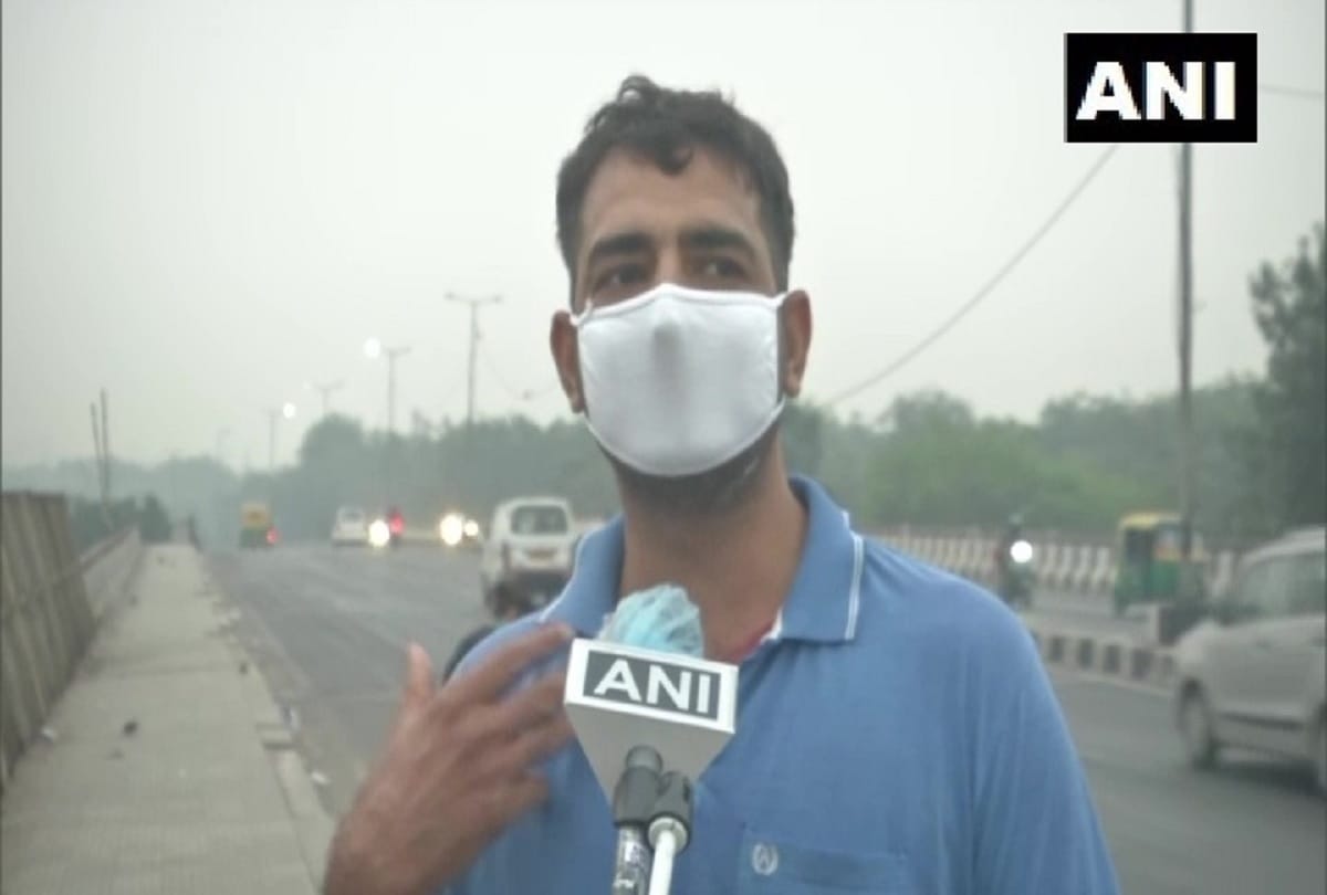 Pollution in delhi rises high in morning people faces problems during walking