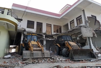 Land mafia and histriator Pradeep Mahra's luxurious bungalow pda demolished
