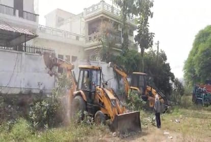 Land mafia and histriator Pradeep Mahra's luxurious bungalow pda demolished