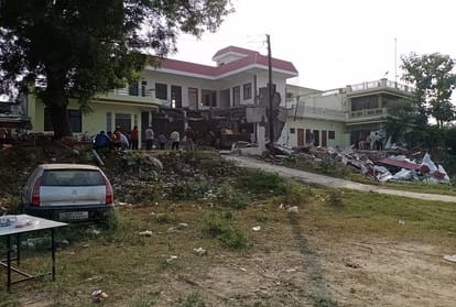 Land mafia and histriator Pradeep Mahra's luxurious bungalow pda demolished