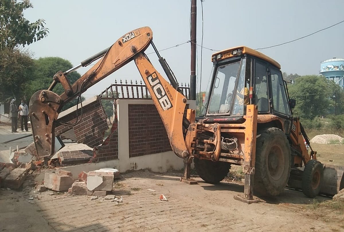Bulldozer on Mahara family's house of 3 crore built in 1500 sq.