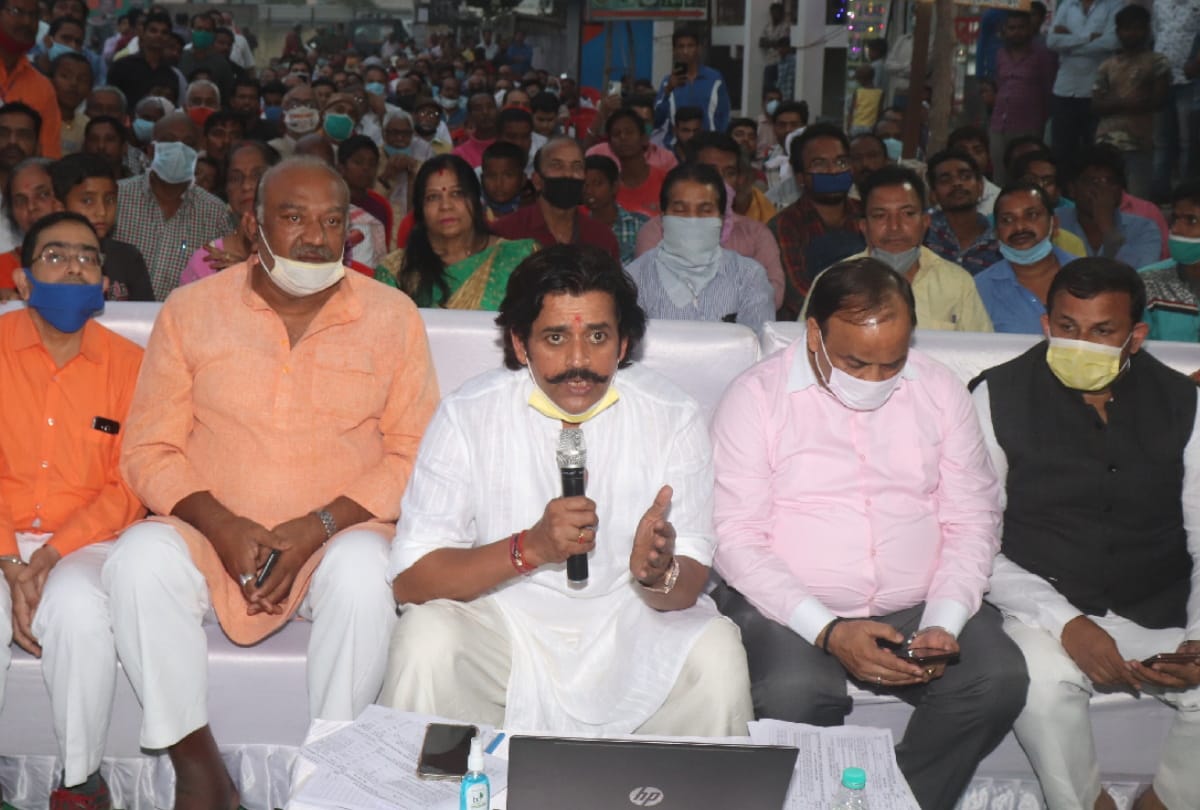 CM Yogi Adityanath jokes on mustache of MP Ravi Kishan during virtual programme on power projects