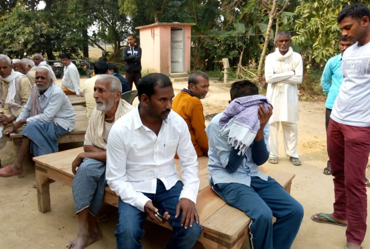 family shocked after Technician son died in road accident at sant kabir nagar