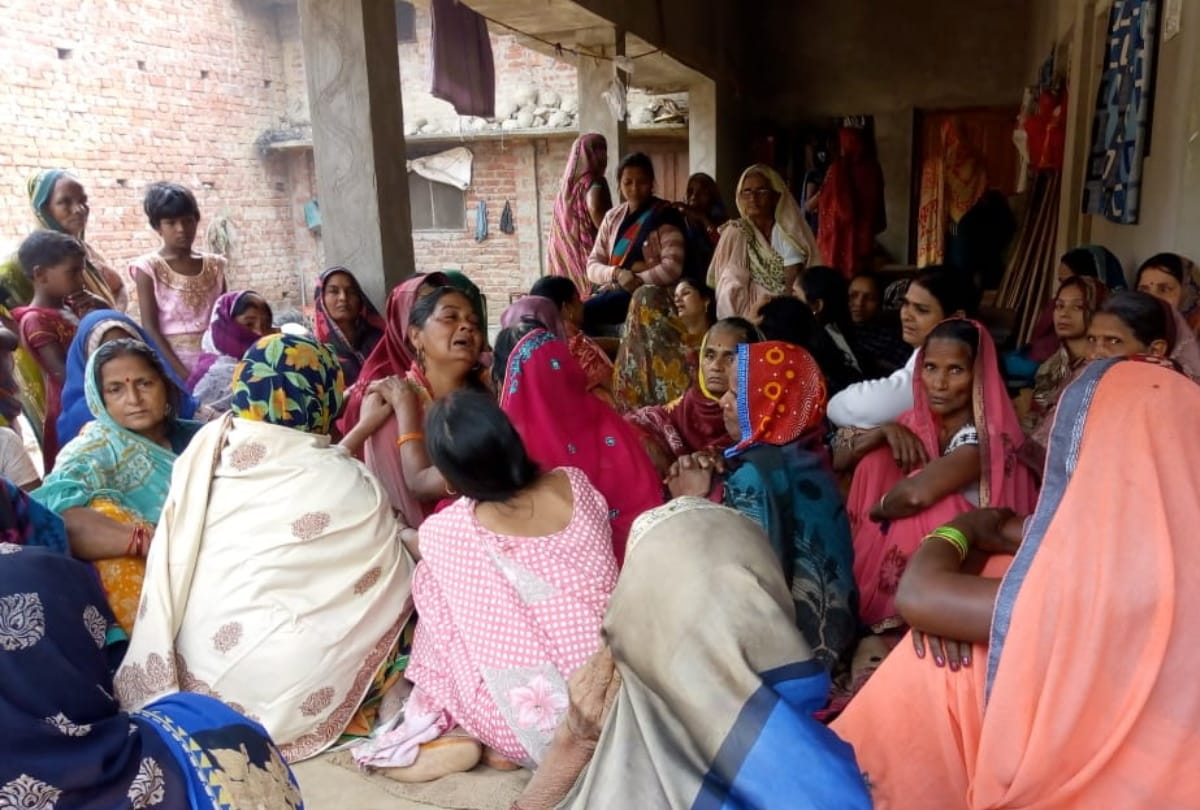 family shocked after Technician son died in road accident at sant kabir nagar