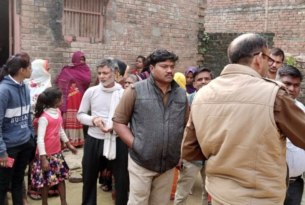 Goons looted a woman in Motigarpur thana in Sultanpur.