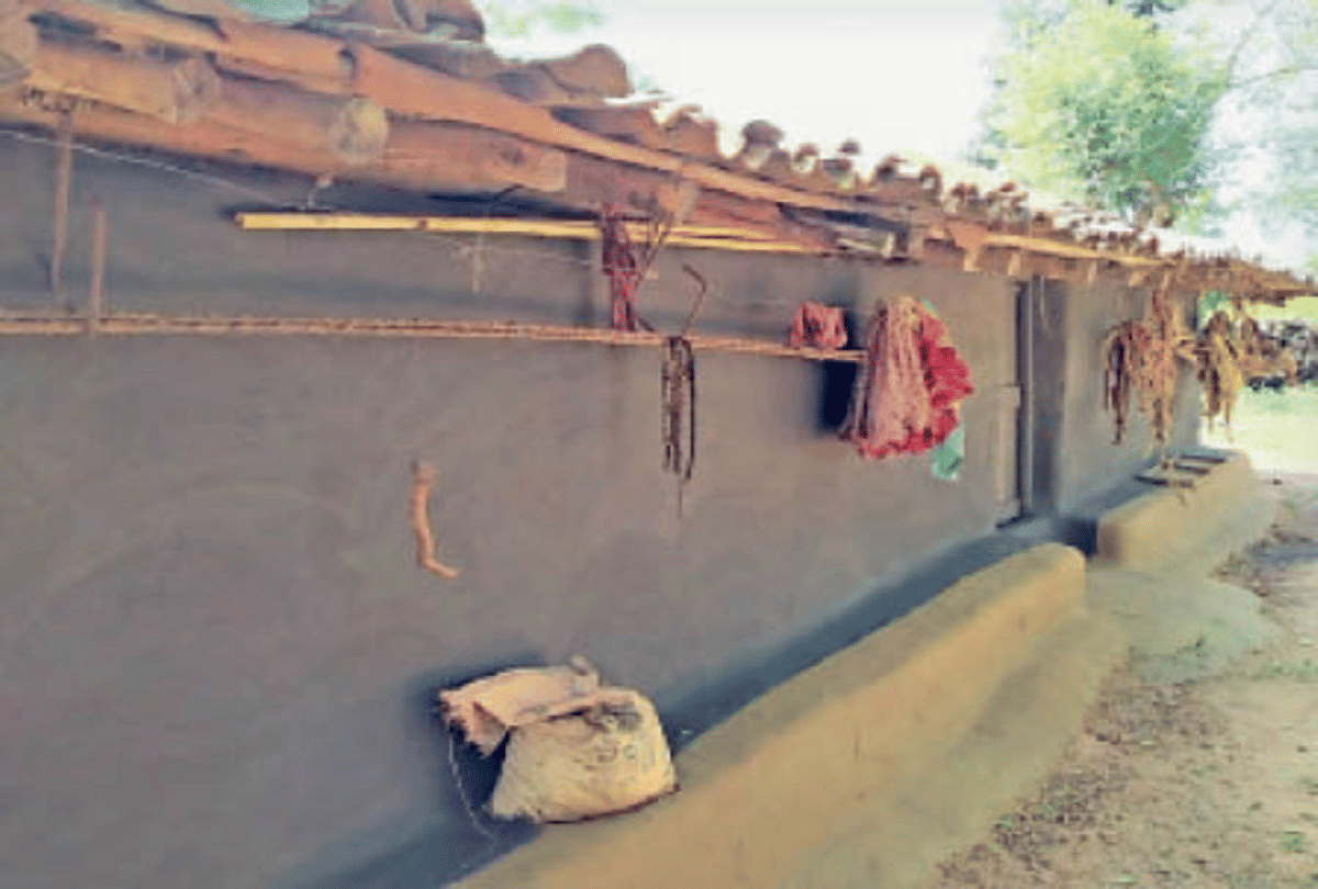 unique village of India where villagers paint their houses with black color know reasons