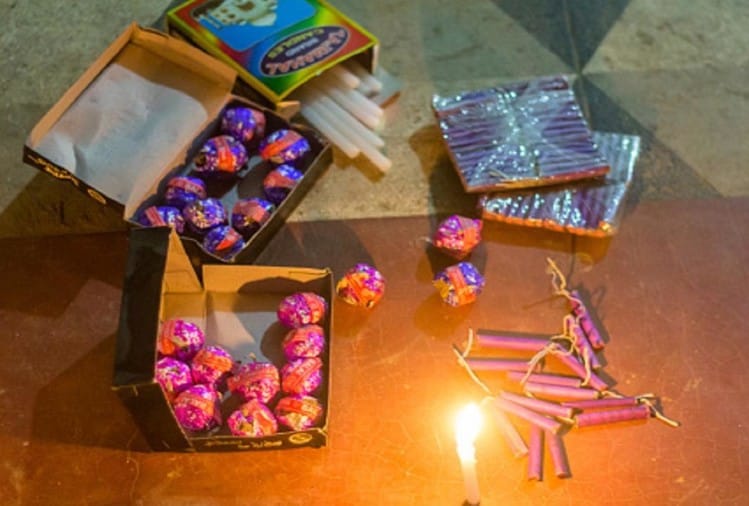 पटाखों पर लगा प्रतिबंध, जानिए 9000 करोड़ के पटाखा कारोबार पर क्या