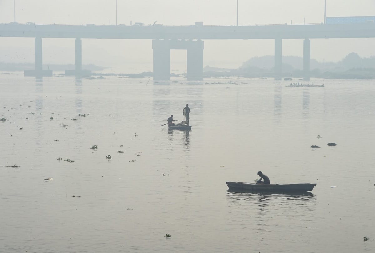 Delhi Pollution Committee has taken steps, two industrial units sealed for spreading pollution in Yamuna