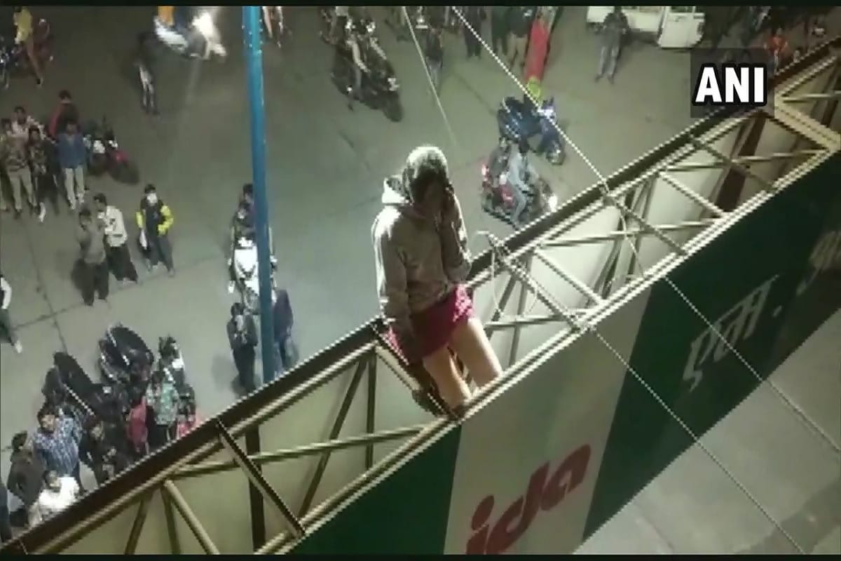 Madhya Pradesh: A girl climbed atop a hoarding at Bhandari Bridge in Indore's Pardesipura