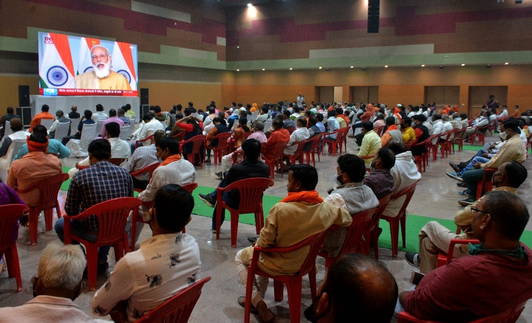 Four farmers welfare centers will open in Varanasi PM Modi inaugurates first center built in Jansa