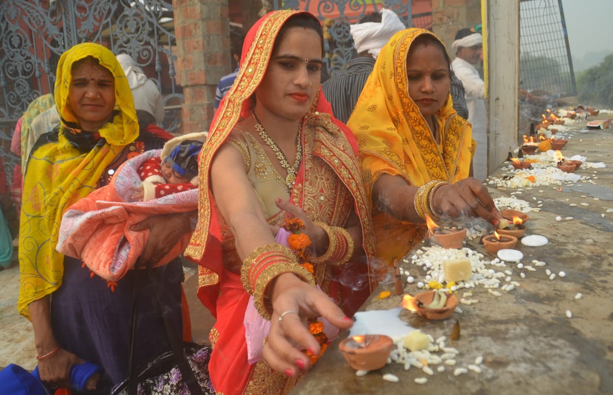 Devotees could not reach the tomb, worship was done at the main gate