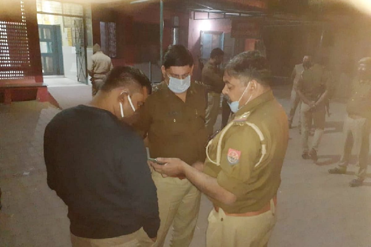 UP News: four friends have died in car accident on road at Baghpat of Uttar Pradesh