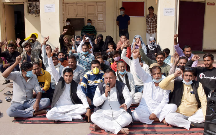 Demonstrated protest against disturbances in electricity bills