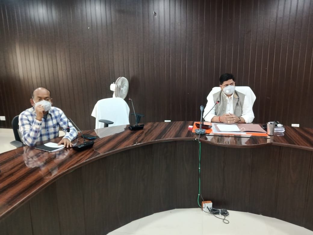 Chitrakoot DM directed to complete survey work by 15 December