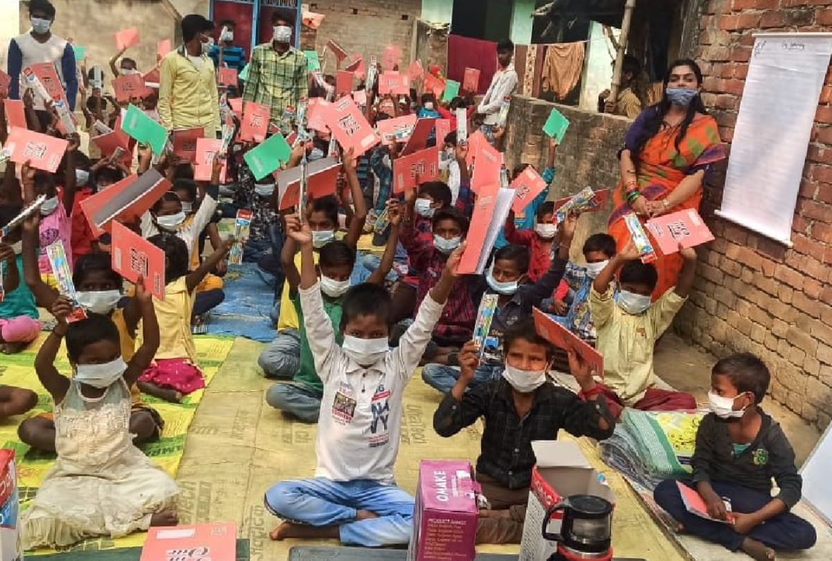 three boys opened temporary schools for education of poor students in Corona period at deoria