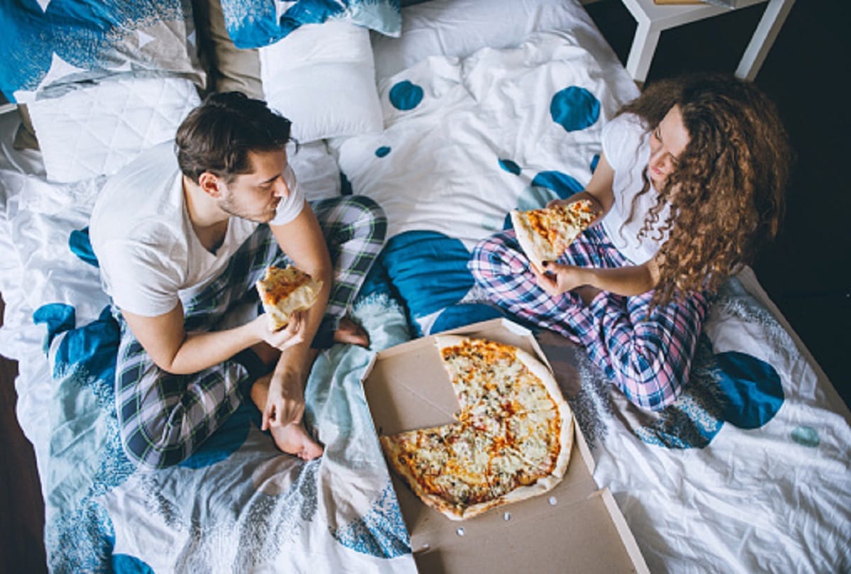 According to research eating with food in mind can reduce weight quickly