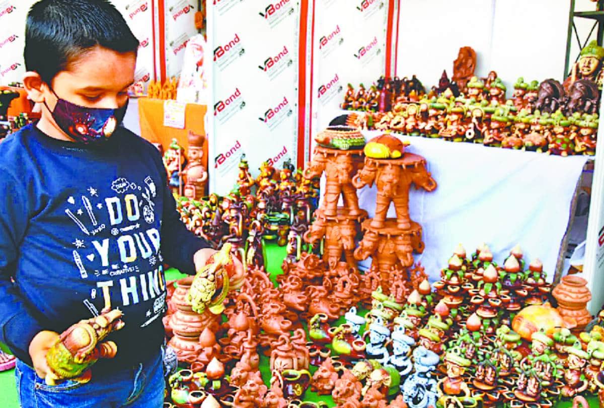 mati kala exhibition in lucknow