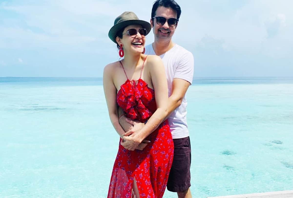 kajal aggarwal honeymoon viral pic in hot red backless dress