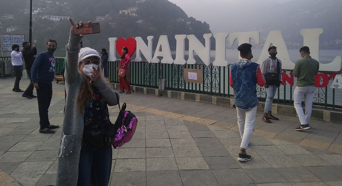 Invoice will be taken if you take a selfie without putting a mask on the selfie point