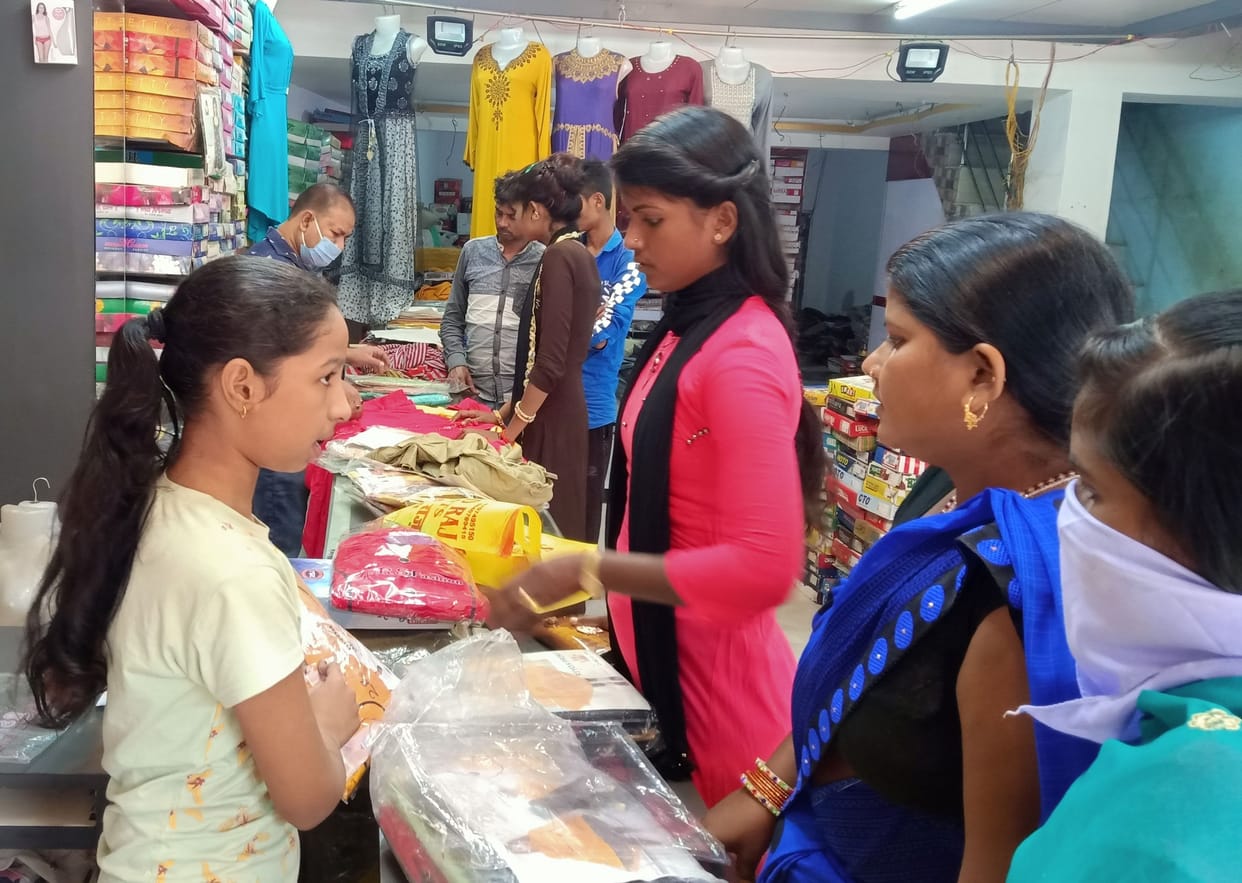 Market buzzed over Diwali, buyers gathered
