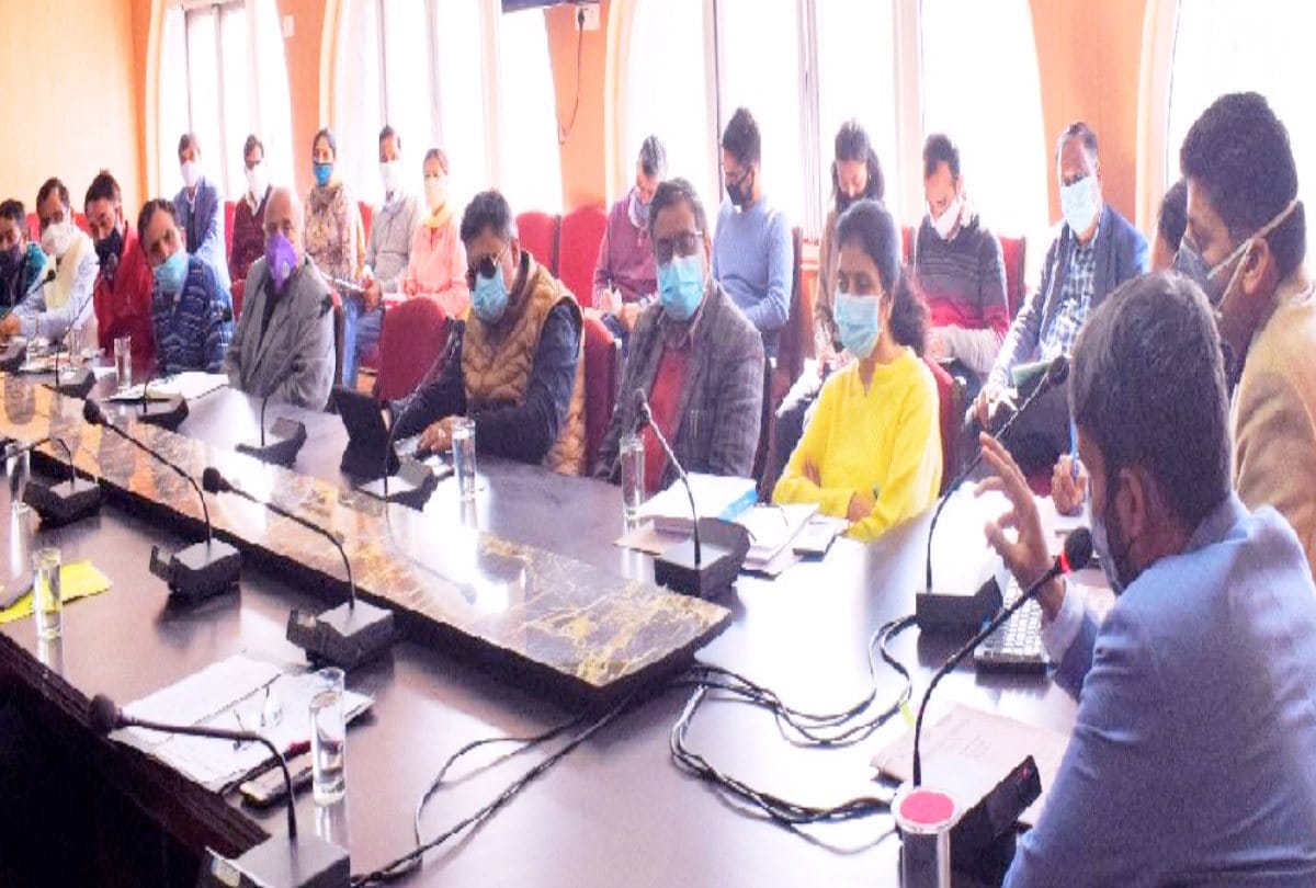 Ban on having lunch and tea together in govt schools and offices in mandi district of Himachal