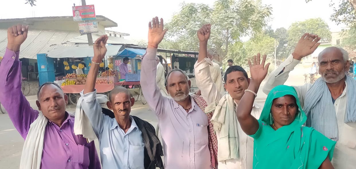 Displaced victims protest after non-compensation