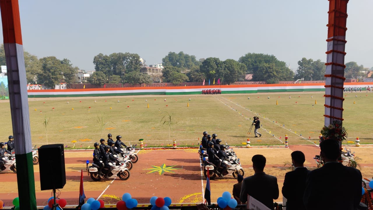 Uttarakhand 21st Foundation Day 2020: Soldiers and Dog Squad Shocking Stunt during Police Parade