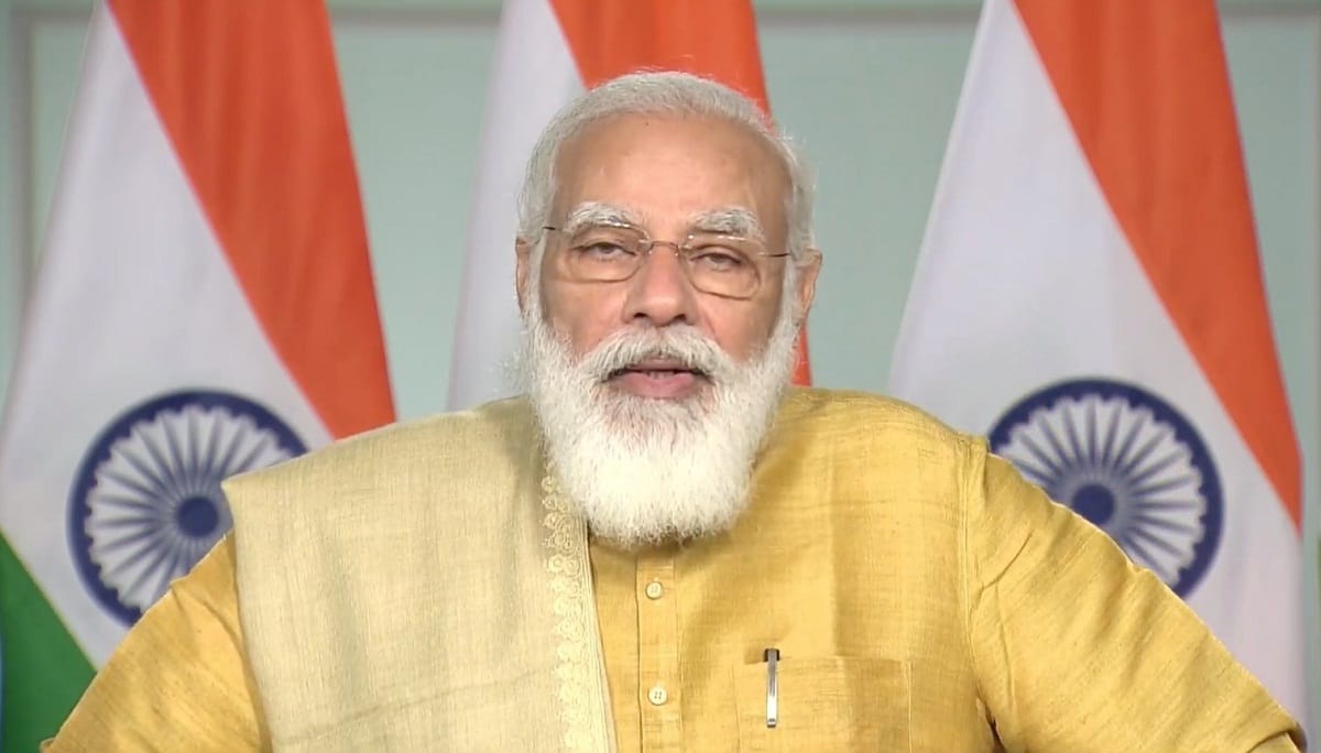 Surat school student made a sketch of pm narendra Modi, PM praised by sending a letter