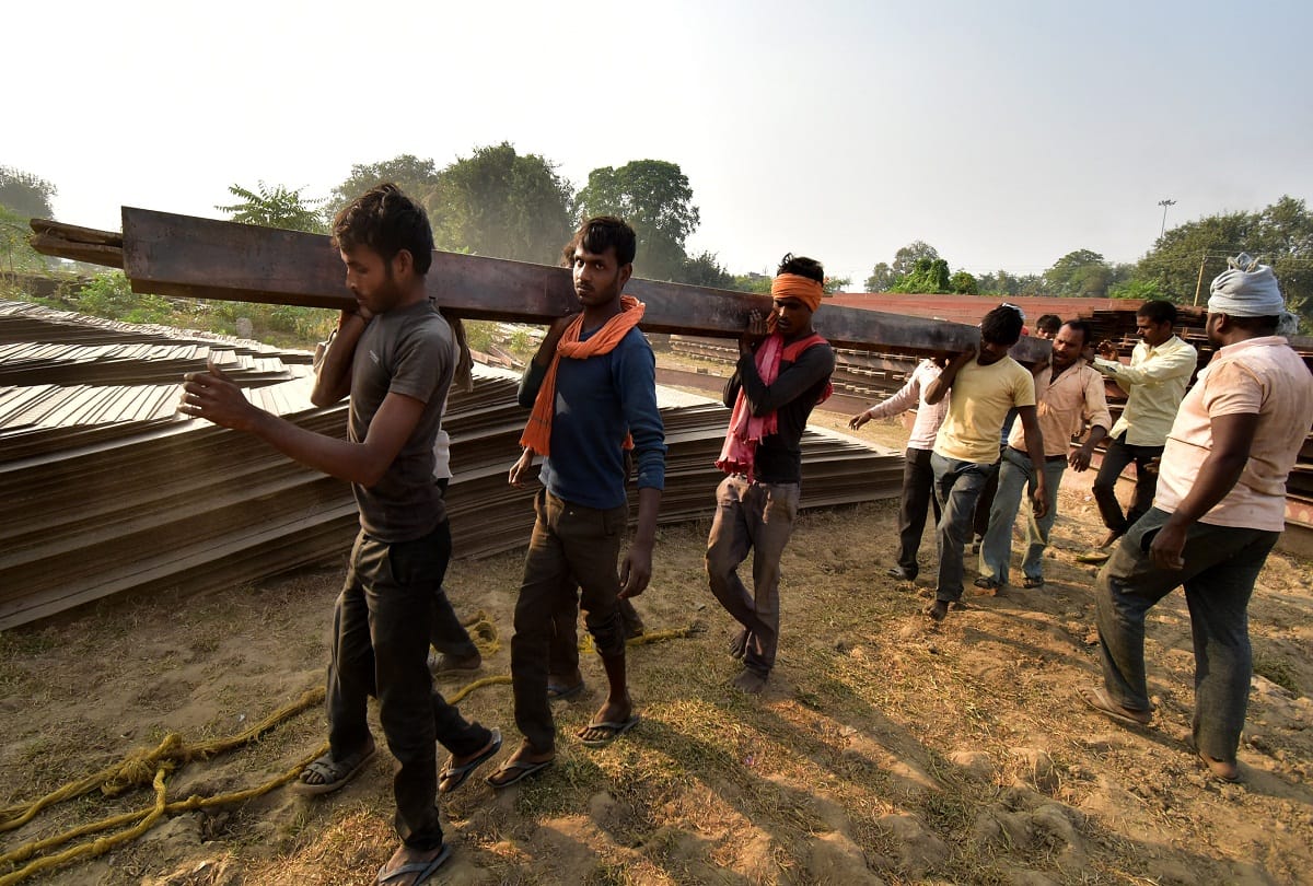 Saints will settle across the Ganges, camps will not be held in parade, construction of ghats for Magh fair started