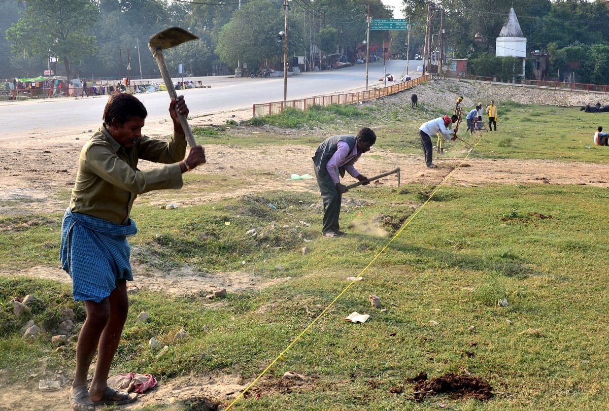 Saints will settle across the Ganges, camps will not be held in parade, construction of ghats for Magh fair started