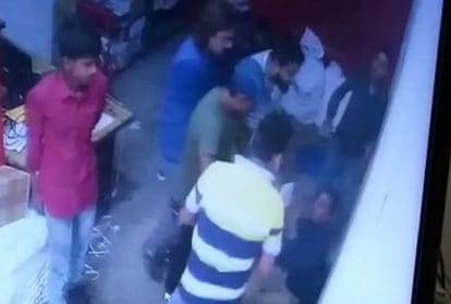Employee beaten by entering courier company, four nominated